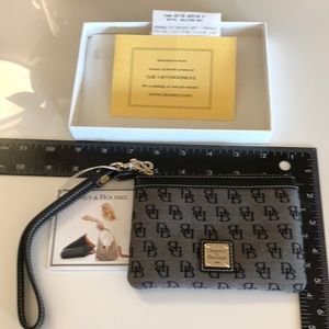 Dooney & Bourke wristlet